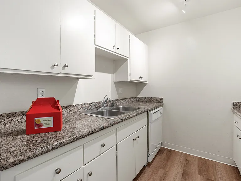Walnut Creek Apartments — Photo 5