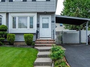 102 Van Brunt St, Staten Island, NY 10312