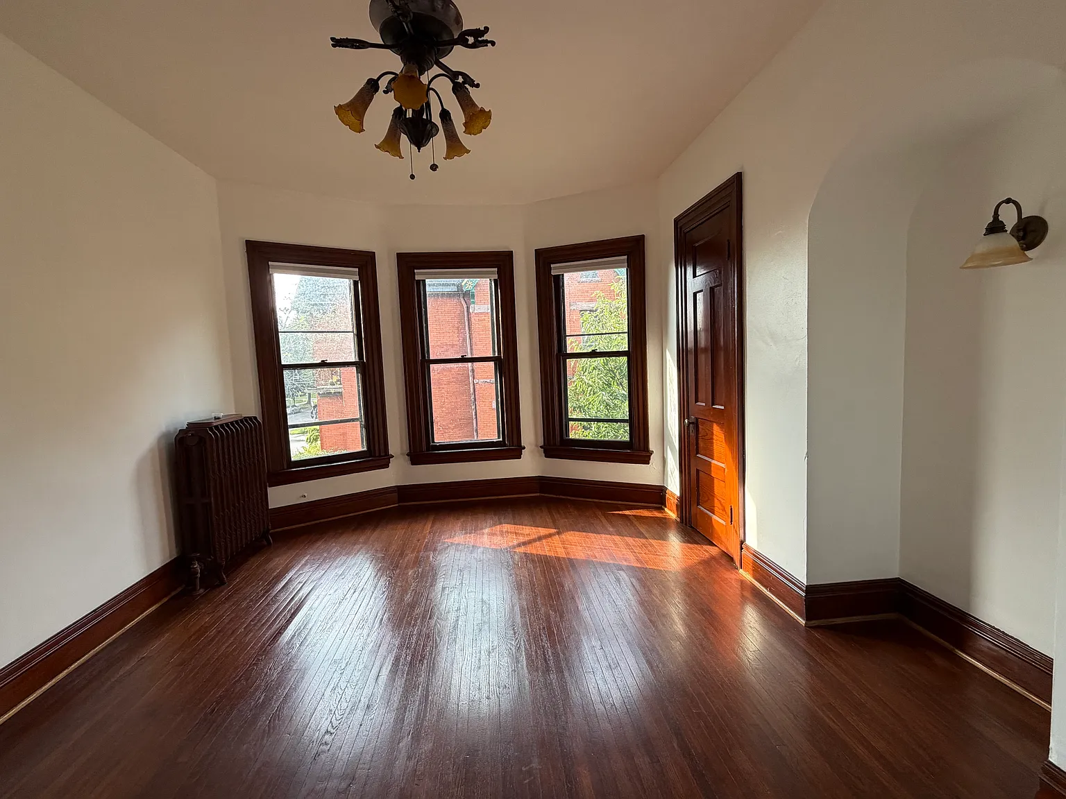 723 Columbus Pkwy — Photo 4
