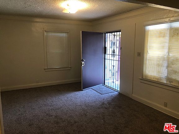 4th image of 709 W 54th St