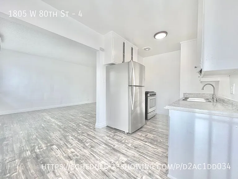 1805 W 80th St #4 — Photo 3