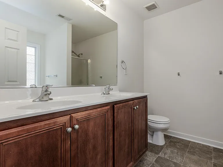 504 Queensbury Ln — Photo 22