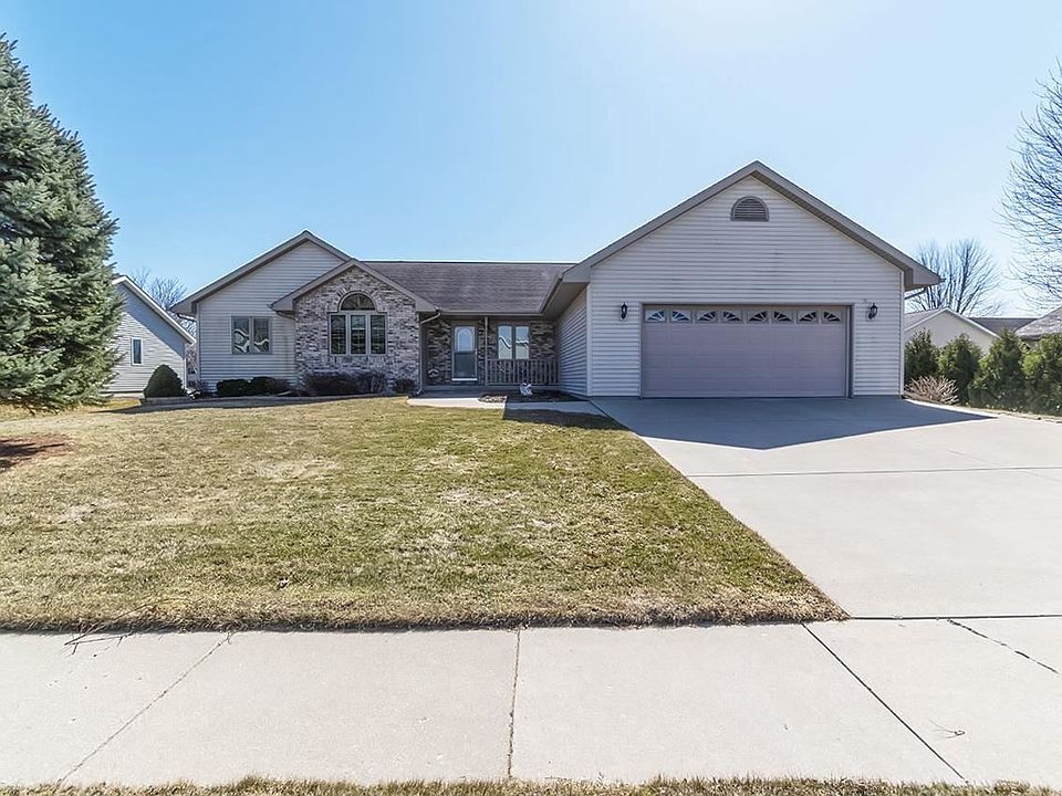 1st image of 823 Oakwood Ln
