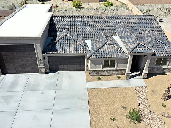 4th image of 2945 Hidden Valley Dr