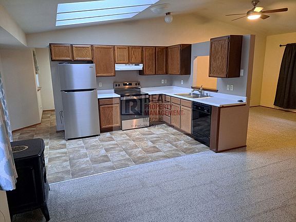 2nd image of 577 Malibu Dr SE