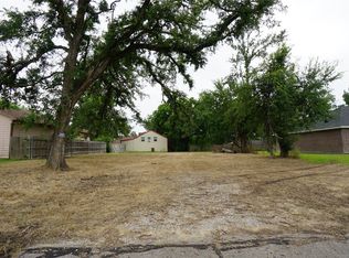 704 E 6th St, Bonham, TX 75418