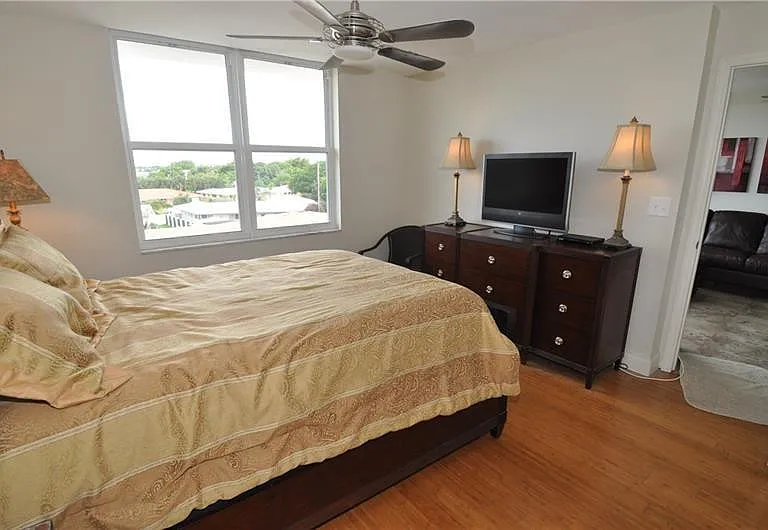 4501 NE 21st Ave #402 — Photo 10