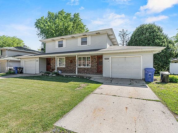 2nd image of 706 N Hawthorne Dr