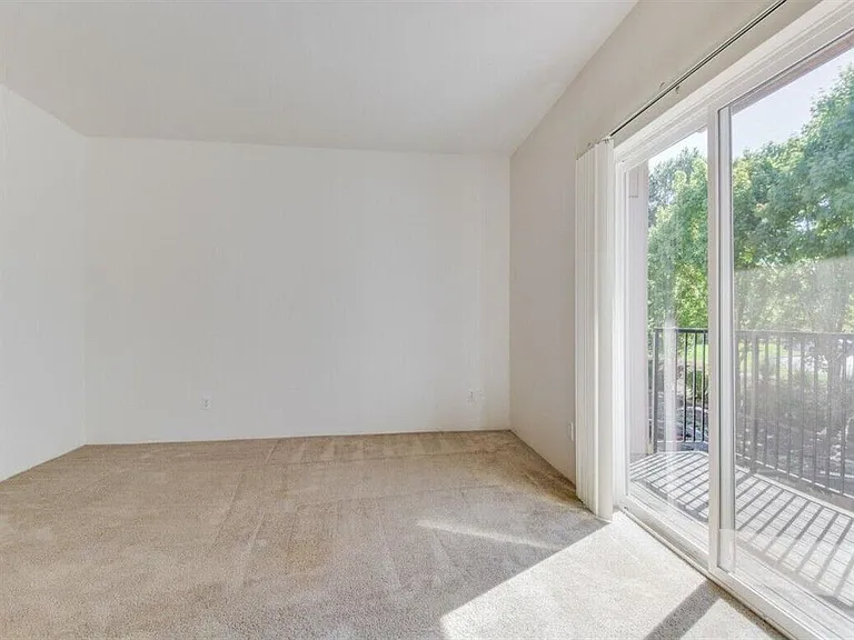 Chelsey Lane Apartments — Photo 6