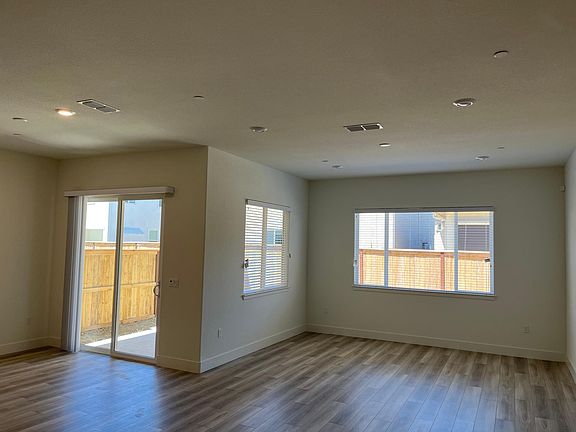 3rd image of 5919 Roselee Way