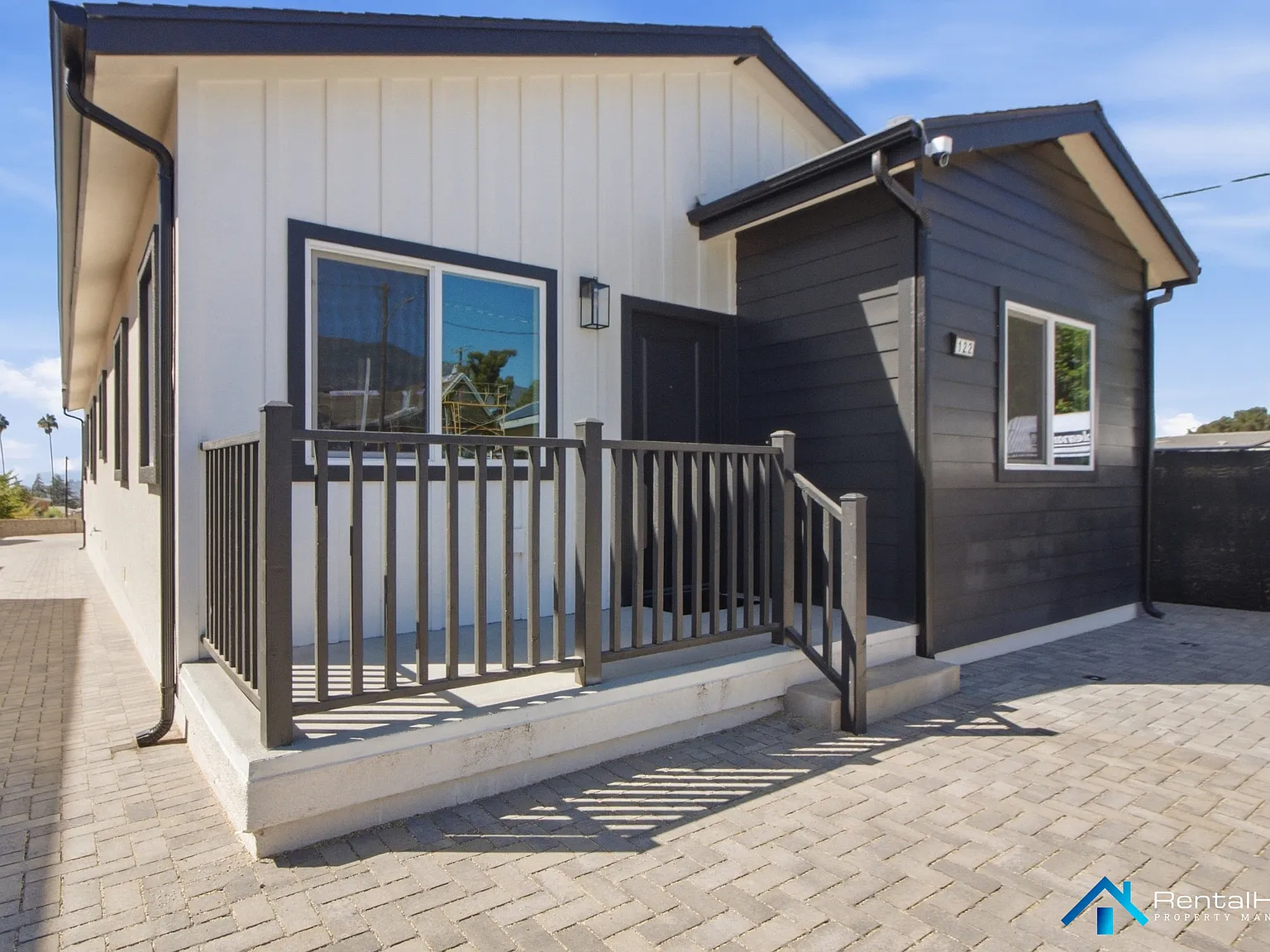 3 bed, 1200 sqft, $4,295 — Photo 1