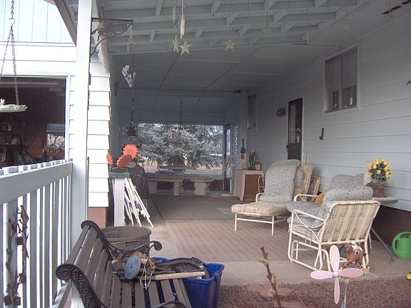 Covered Breeze way/Patio