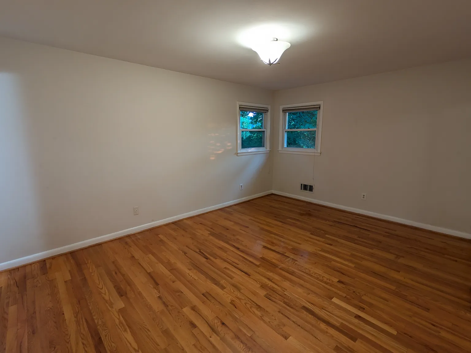 3 bed, 2.5 bath, 2184 sqft, $4,190 — Photo 3