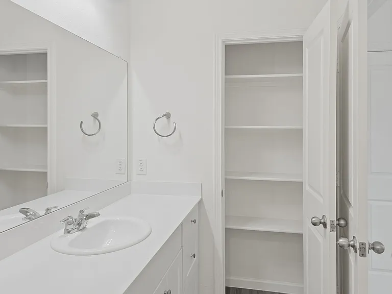 410 Forest St — Photo 9