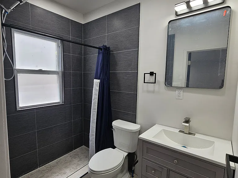 286 W Tupper St #1 — Photo 3