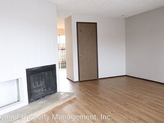 4th image of 1805 NE 116th St APT E