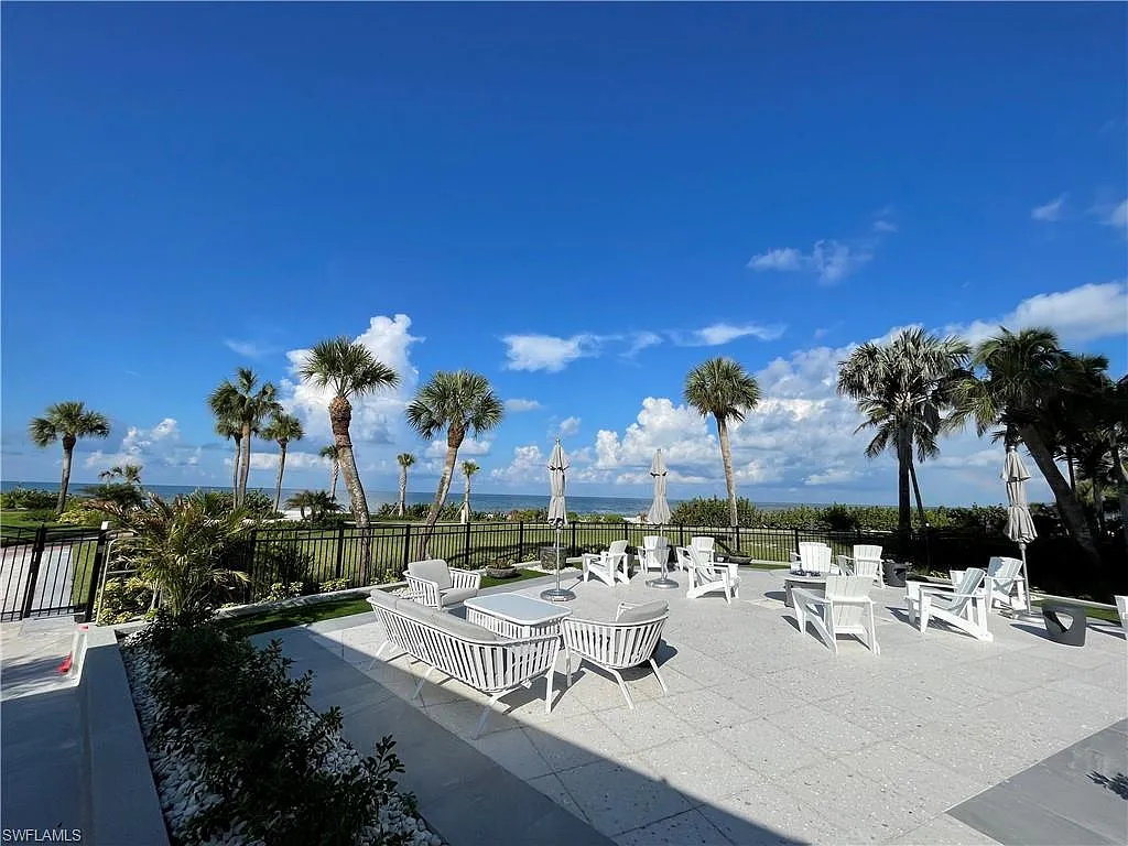 2 bed, 2.0 bath, 1735 sqft, $6,900 — Photo 2