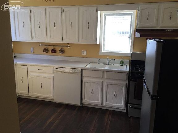 5th image of 922 Blanchard Ave