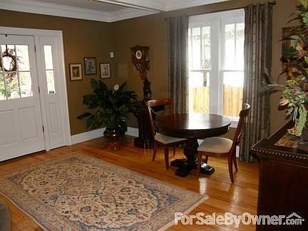 Entry Hall
						:
						A wonderful and brightly lit entry hall to great your guests