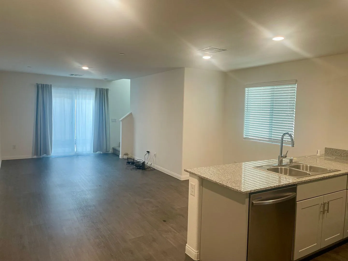 3 bed 2 bath 2 car garage Townhome "On the Strip" South Las Vegas Blvd — Photo 4