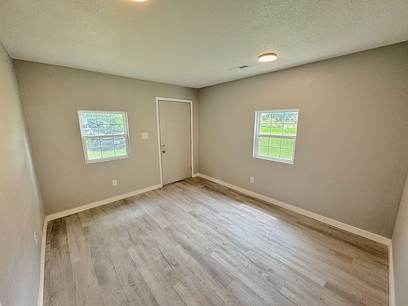 2nd image of 209 S Graham St #B