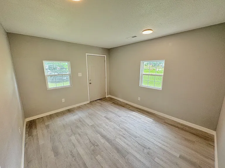 209 S Graham St #B — Photo 2