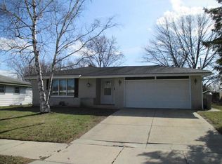 8725 W Petersik St, Milwaukee, WI 53224