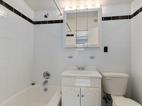 4th image of 300 E 46th St APT 6H
