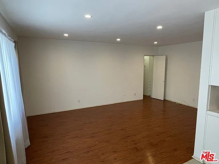 1400 N Fairfax Ave — Photo 26