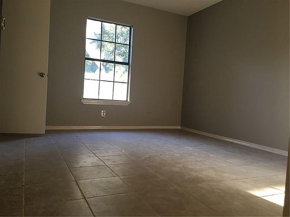 5th image of 3042 Navarro Ln