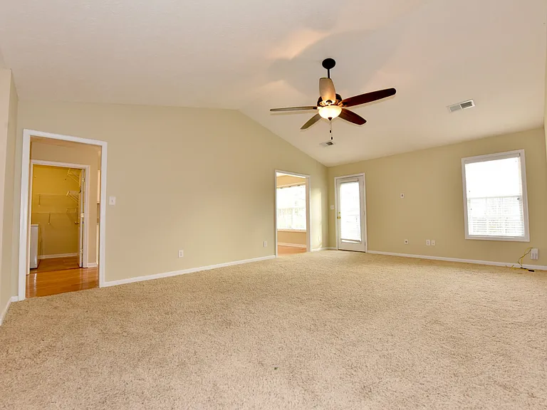 2192 Herndon St — Photo 4