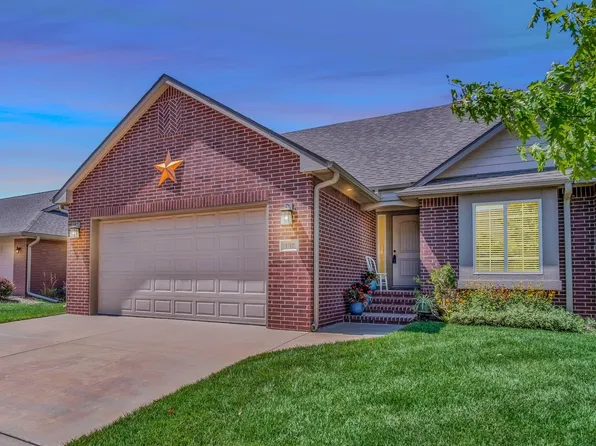 102 Kingsway, Hesston, KS 67062