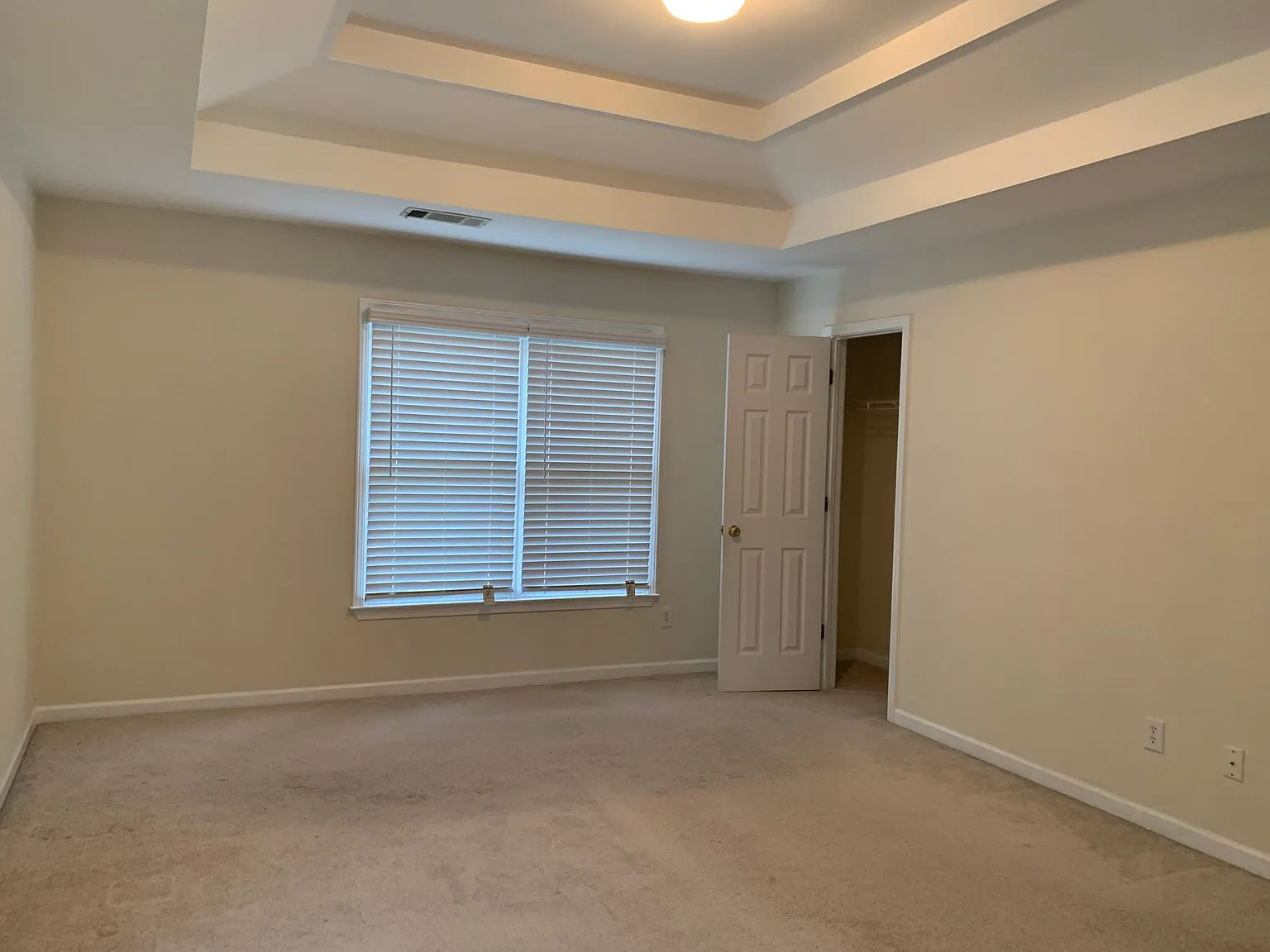 4 bed, 2.5 bath, 2197 sqft, $2,500 — Photo 4