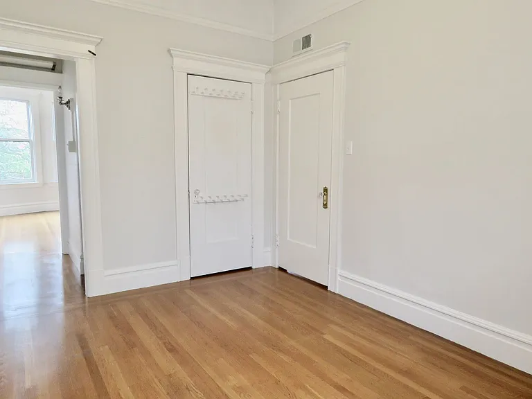 819 Ashbury St — Photo 17