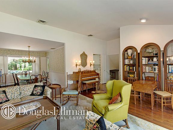 4th image of 228 Forest Dr