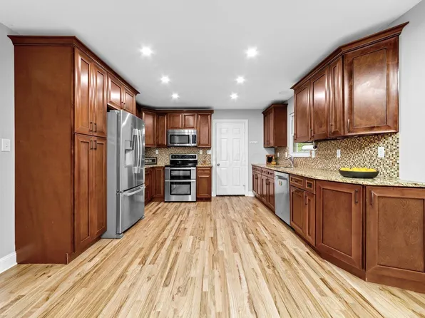 966 Larkstone Dr, Columbus, OH 43235