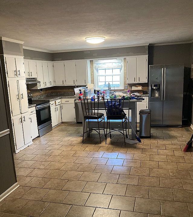 2nd image of 125 Phillips Dr