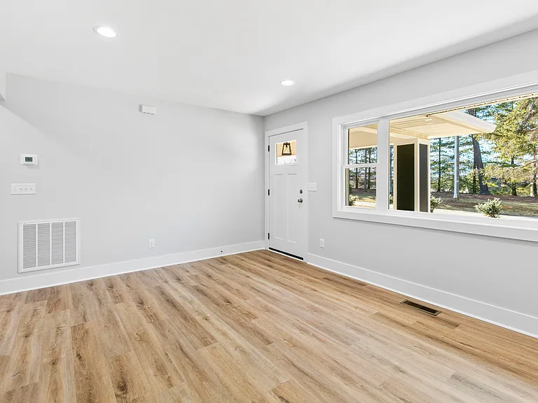 58 W Oakview Rd — Photo 9