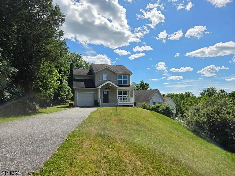 4 Michael Ct — Photo 18