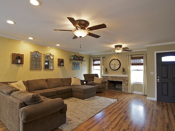 2nd image of 10305 Aquilla Dr