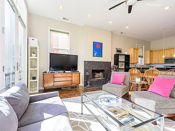 3rd image of 1054 N Hermitage Ave #3