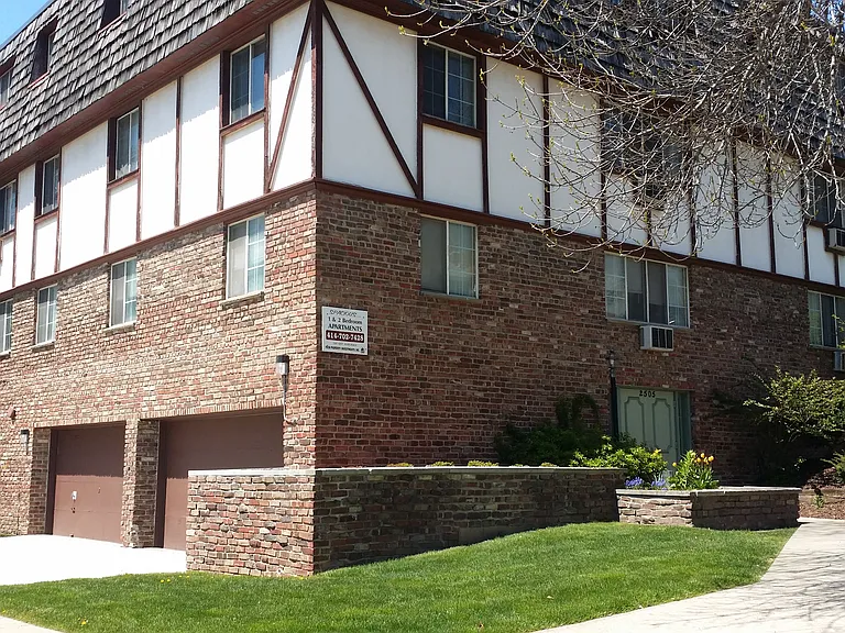 2505 N Frederick Ave — Photo 5