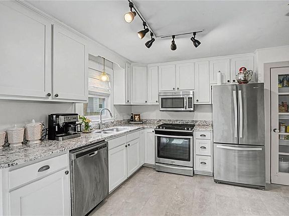 3rd image of 136 Florence Pl