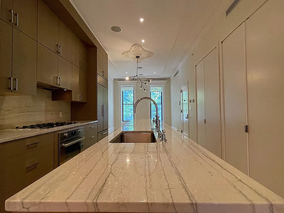 1st image of 495 8th St APT 1
