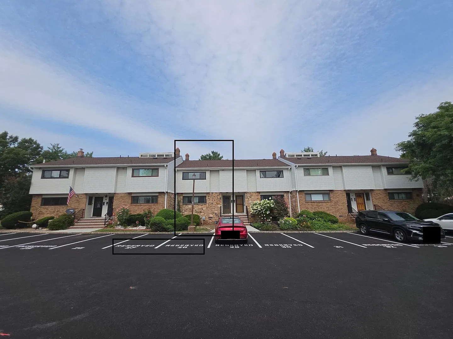 1,410+ SQ FT (plus finished basement), updated & well-maintained townhouse with lots of amenities! — Photo 1