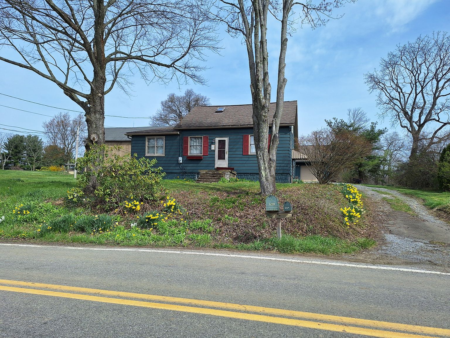 664 Tulip Dr, New Brighton, PA 15066 | Zillow