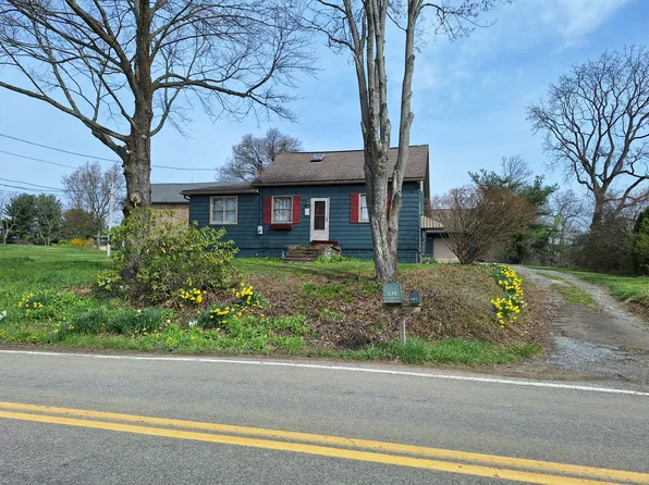 664 Tulip Dr, New Brighton, PA 15066