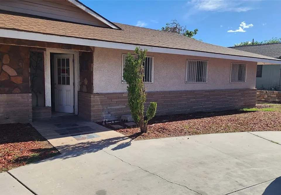 4897 Sawyer Ave