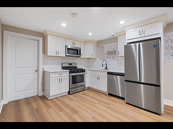 5th image of 7836 S Constance Ave #1