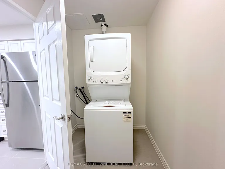 17 Brookbanks Dr #104 — Photo 8